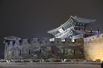 Obraz premium 수원화성 설경