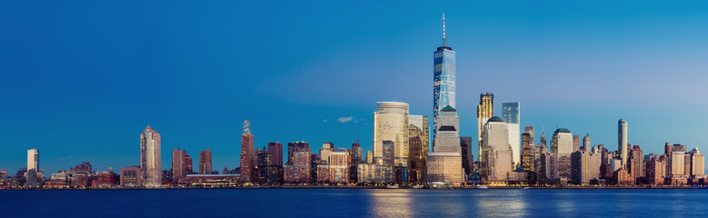 panorama of New York City at night - obrazy, fototapety, plakaty