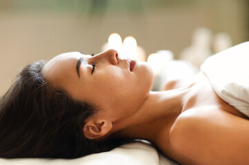 Obraz premium Asian woman resting during spa procedure