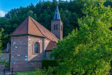 Fototapeta premium Kirche Sankt Elisabeth des ehemaligen Zisterzienserklosters in Sturzelbronn. Department Mosel in der Region Lothringen in Frankreich
