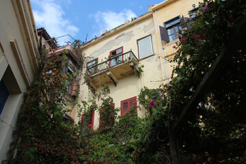 Fototapeta na wymiar habitation building in chania in crete in greece