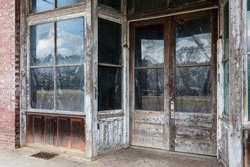 Vintage wooden storefront sitting abandoned and locked up - 716696851