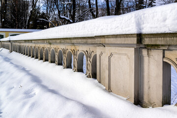 Śnieżna zima w ogrodach Pałacu Branickich, Wersal Podlasia, Polska - 716715460