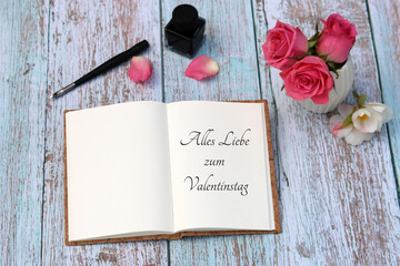 Valentinskarte: Glückwunsch zum Valentinstag mit Rosen, Herz, Tinte und Füller.	