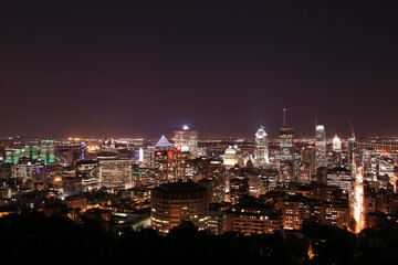 Fototapeta na wymiar skyline of Montreal by night