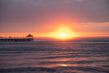 atardecer en muelle de la costa, sunset 