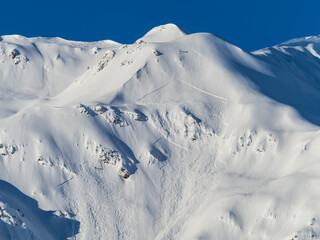 avalanche déclenchée dans le beaufortain; Ciel bleu, neige, coulées de neige