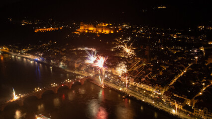 Fototapeta na wymiar Heidelberg von oben mit Feuerwerk