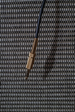 Gitarrenstecker vor einen Gitarrenverst&auml;rker