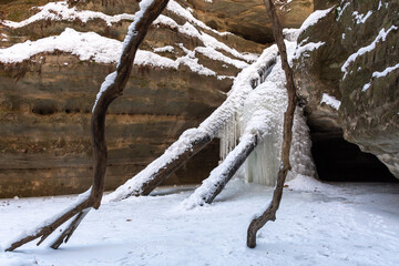 Frozen waterfall in Kaskaskia canyon on a frigid winter morning.  Starved Rock state park, Illinois, USA.