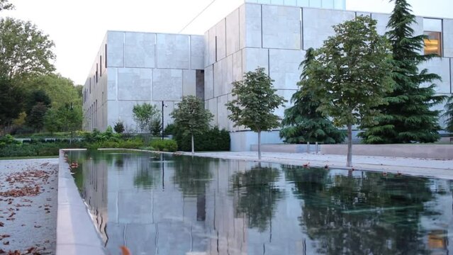 Water in fountain next to the building of New Barnes Foundation