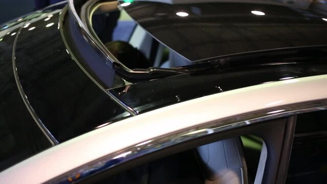 Shutting down sunroof of the vehicle with passengers inside.