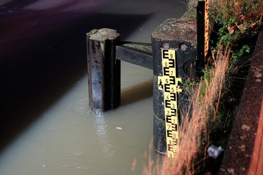 Hochwasser Marke im Rhein bei D&uuml;sseldorf 