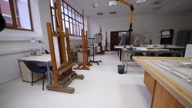 Restoration studio equipped with working tables 