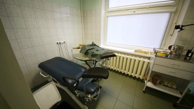 The observation room with a chair and medical tools 