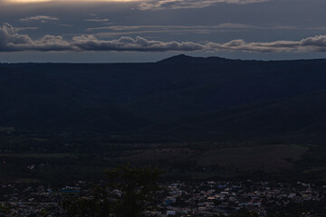 anoitecer na cidade de Buenópolis, Estado de Minas Gerais, Brasil