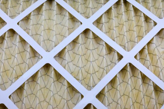 High resolution clean residential air filter with metal mesh screen