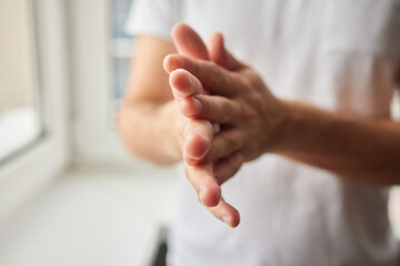 The man's hand, he uses steroids Apply External type.