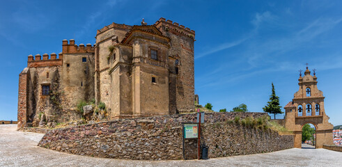 Vista escénica del Castillo de Aracena, en la Sierra Norte de Sevilla, Andalcía, España