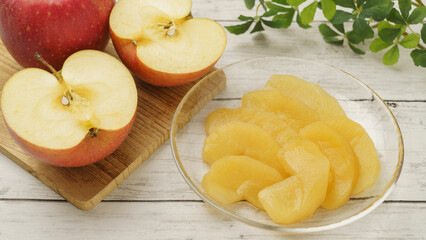 りんごのコンポート　イメージ