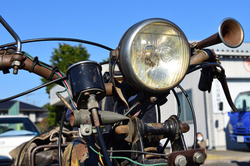 古いバイクのライト