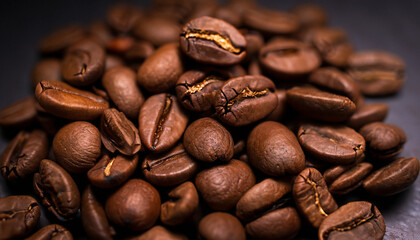 Naklejka premium Brown Roasted Coffee Beans Closeup On Dark Background