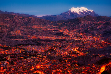 ボリビアの首都ラパスの美しい夜景