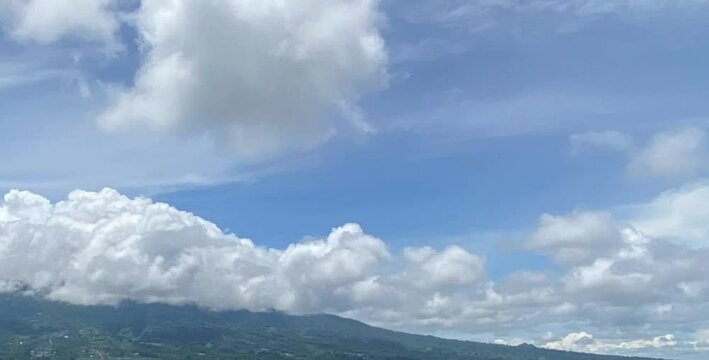 aerial video of the mountain range with its unspoiled beauty