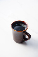 淹れたてのフレッシュなコーヒーが入ったコーヒーカップ
