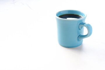 淹れたてのフレッシュなコーヒーが入ったコーヒーカップ
