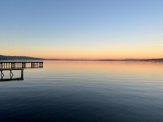 Fototapeta na wymiar Sunset on the lake 