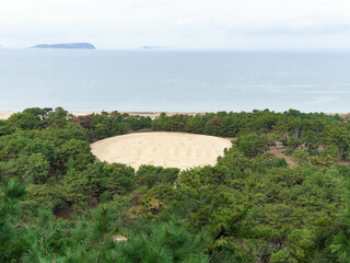 香川県にある大きな砂絵「銭形砂絵（寛永通宝）・銭形展望台」