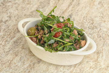 Salad with tuna and rucola