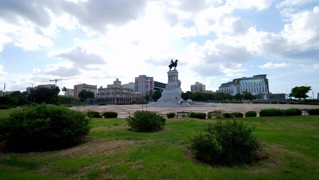 Maximo Gomez monument in Havana, car point of view