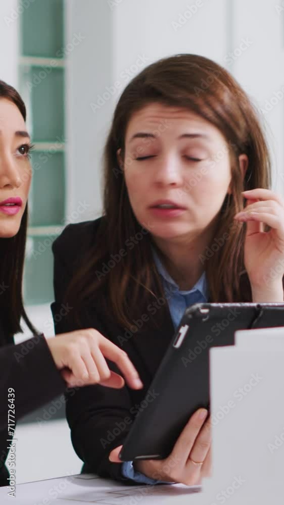 Aufkleber Vertical Video Specialists taking notes on tablet after reviewing building model, trying to capture accurate dimensions of physical spaces. Developers planning and designing architectural project.