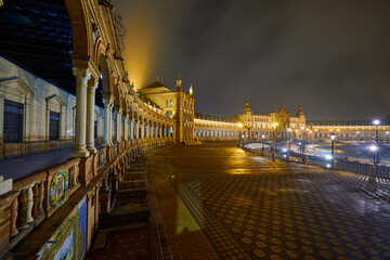 Obraz premium Scenic night view of Plaza de Espana after rain. Sevilla, Spain.