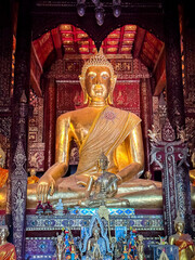 Fototapeta premium Wat Phrathat Lampang Luang in Lampang, Thailand