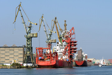 Werft mit Ladekränen in Danzig