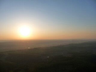 Fototapeta na wymiar Ein Sonnenaufgang, betrachtet aus einem Heißluftballon.