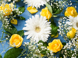 Floral background with yellow and white flowers on blue - 717873281