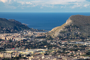 Fototapeta na wymiar Panorama di Palermo, il mare e Sferracavallo