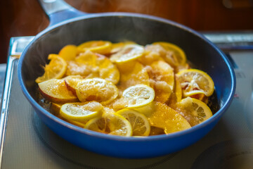 レモンとりんごを煮る
