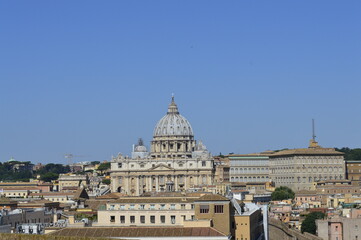 Fototapeta na wymiar ]Vista do Vaticano com céu azul
