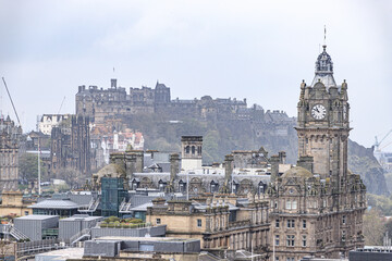 Fototapeta na wymiar Edinburgh’s Majestic Castle Overlooking the Historic Old Town