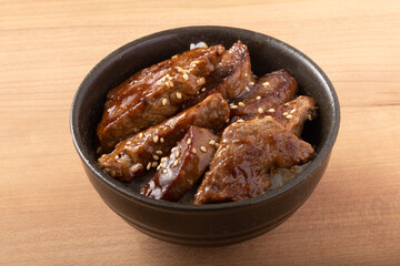 焼肉丼　（国産黒毛和牛　トモサンカク）