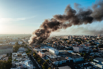 Fuego de una fabrica de colchones en Santo Domingo.