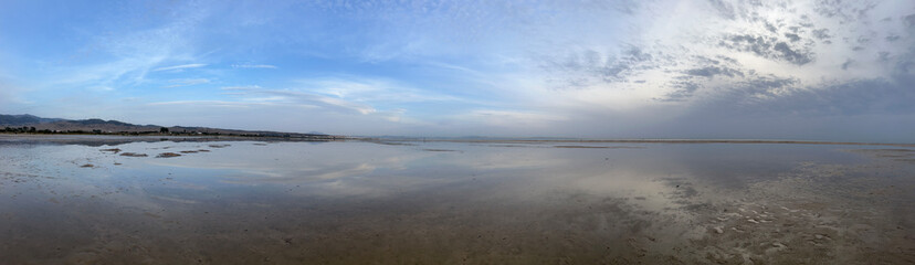 Fototapeta premium Panorama from high tide at the beach