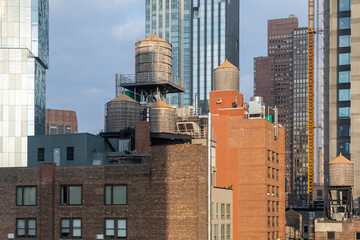 Réservoirs d'eau sur les toits de New York