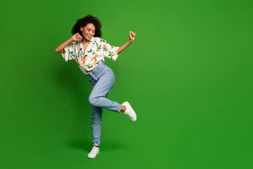 Photo sur Aluminium brossé Magasin de musique Photo of positive cheerful millennial girl dancing energetic in party event isolated bright color background