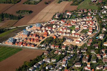 vue aérienne de la construction d'un lotissement à Vernouillet en France - 718072449